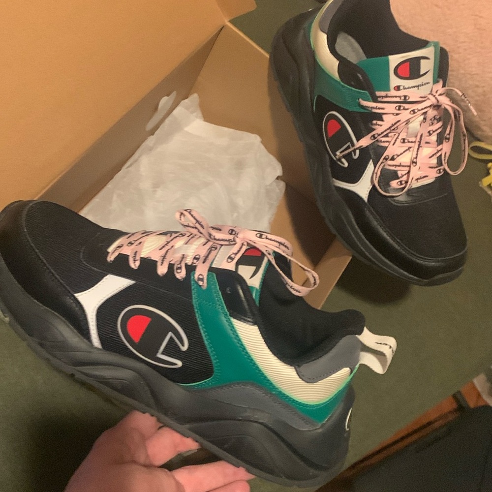 Champion sneakers new , very comfy